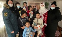 В преддверии Нового года Полицейский Дед Мороз навестил детей Ипатовского городского округа 