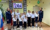 Сотрудники СКР в Ипатово поздравили ребят подшефного учреждения с наступающим Днем Победы