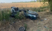 Сегодня  Ипатовском округе небезопасная скорость привела к опрокидыванию легкового автомобиля, один участник погиб, и двое получили травмы